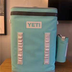 Yeti Aquifer blue Backflip 24